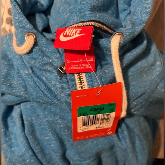 Nike Women’s Set XL zip up hoodie with Capri bottoms matching set - Picture 3 of 7